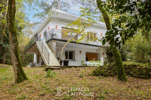 A sixties sublime in its green setting 300m from the beach