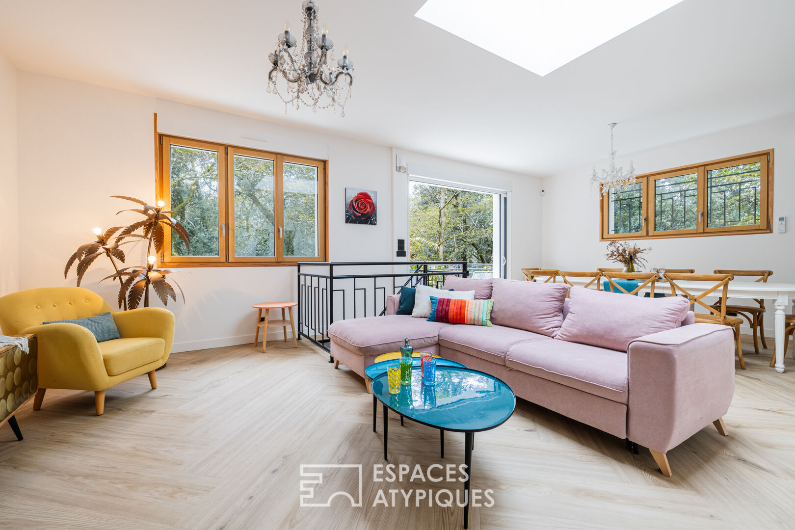 A sixties sublime in its green setting 300m from the beach