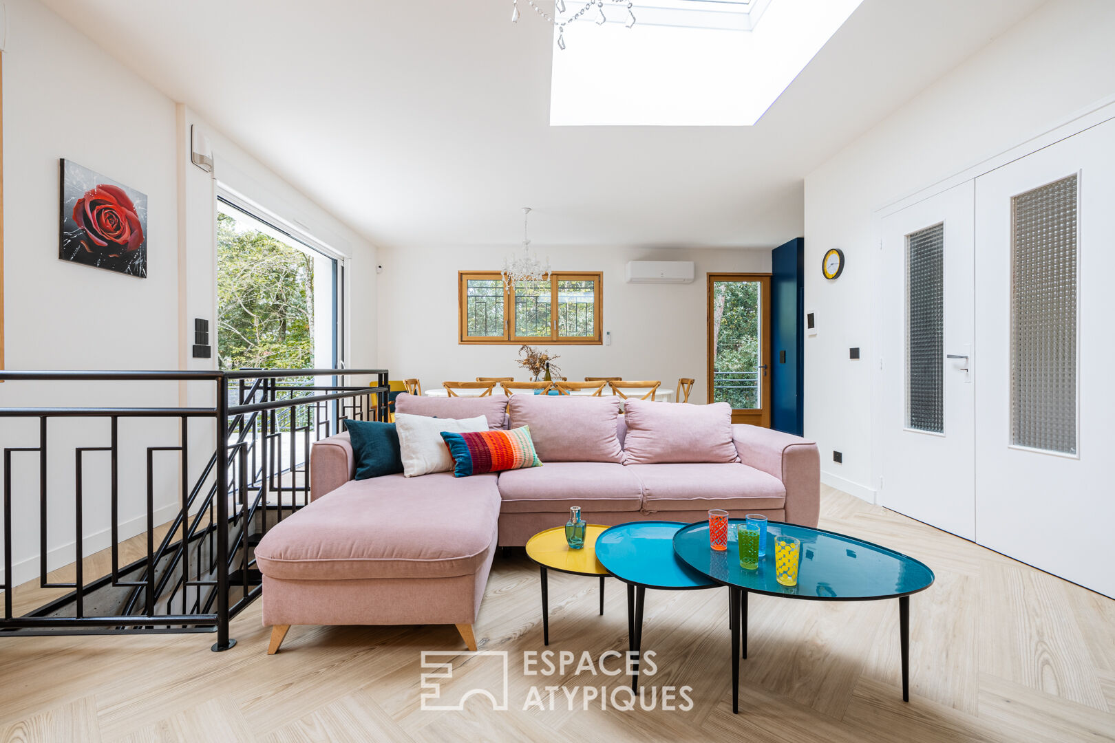 A sixties sublime in its green setting 300m from the beach