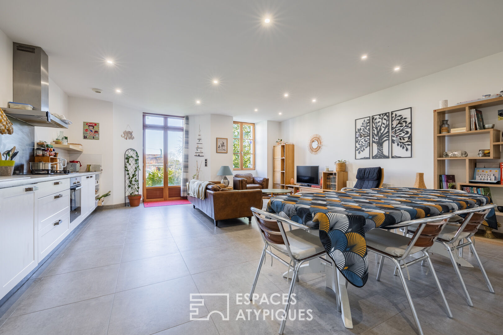 Gothic chapel and Charente house renovated between history and nature