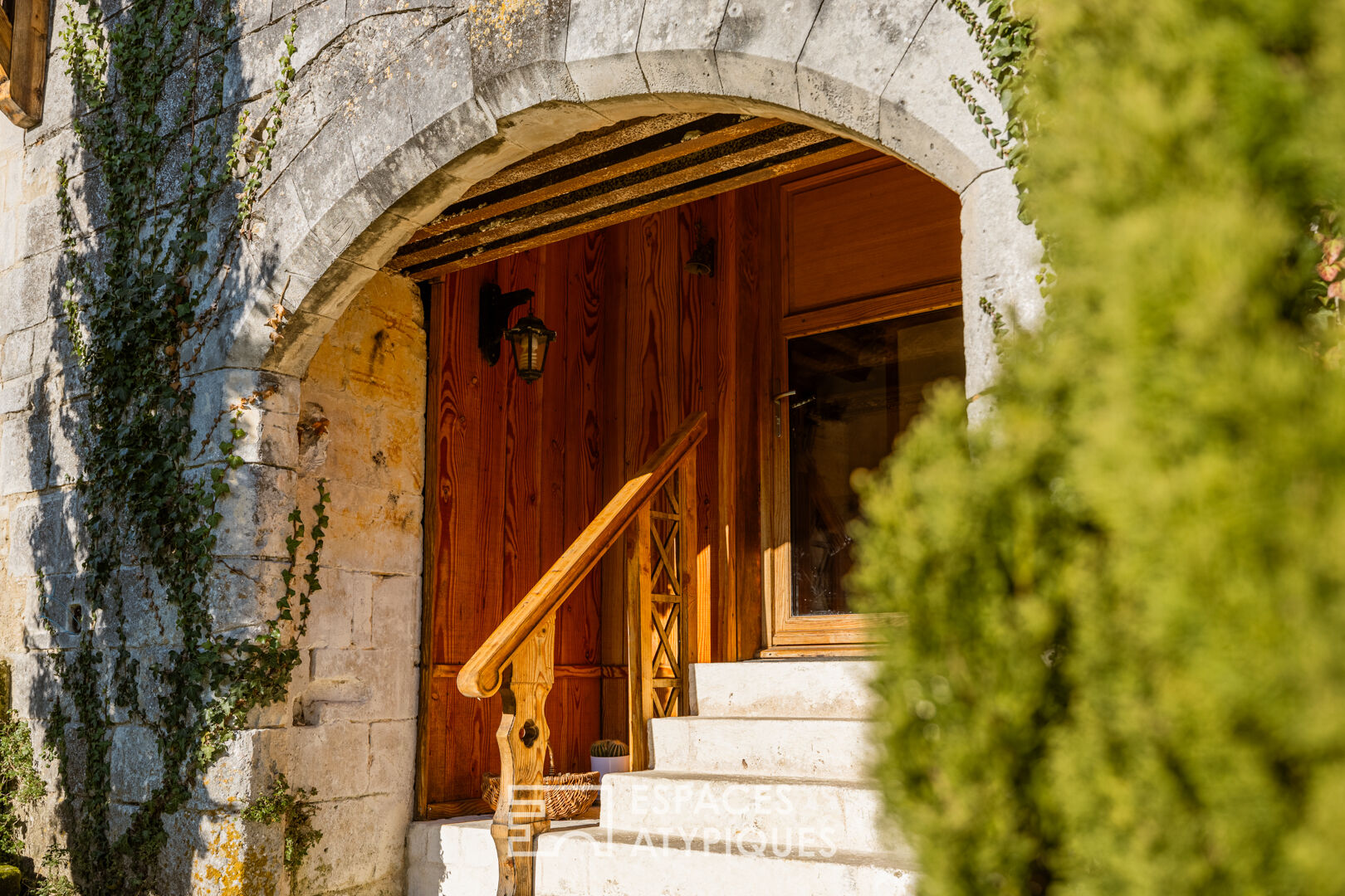 Gothic chapel and Charente house renovated between history and nature