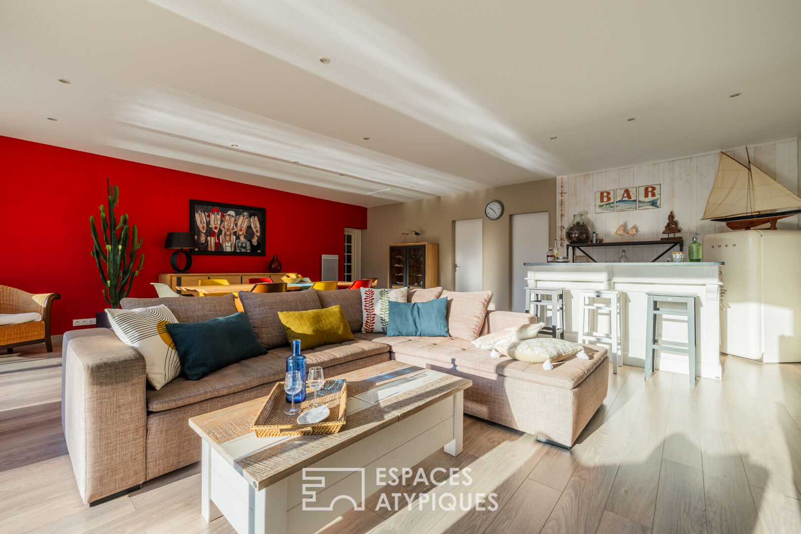 A bright, hidden hideaway in the heart of the city with a tree-filled garden and swimming pool