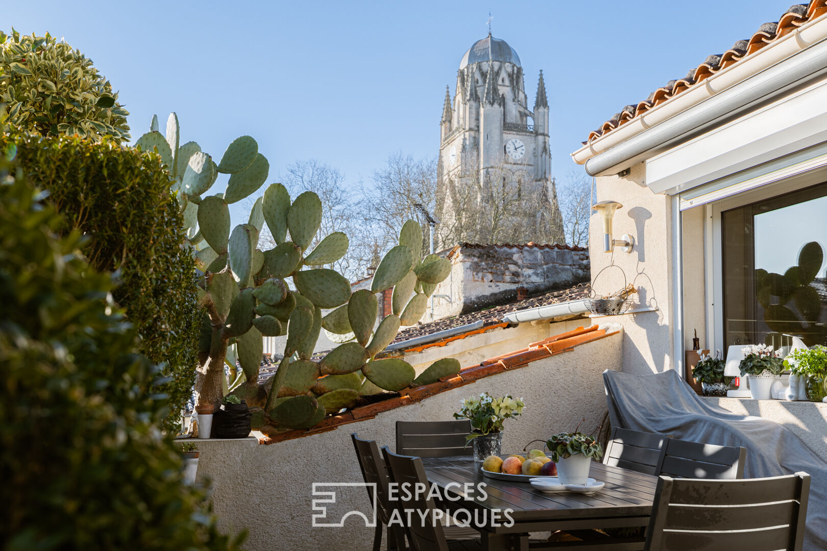The elegance of a house-style apartment in the historic heart of Saintes