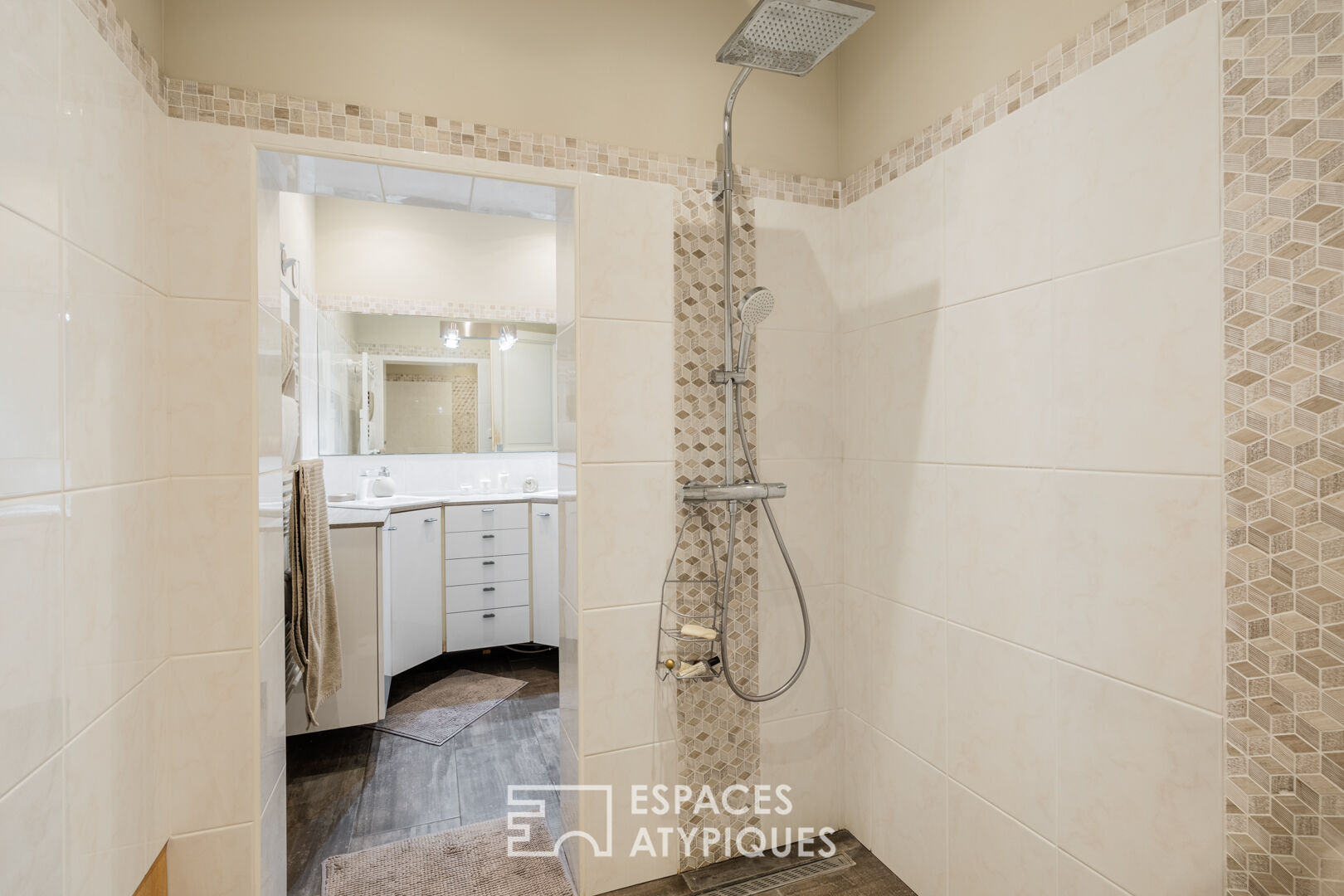 The elegance of a house-style apartment in the historic heart of Saintes