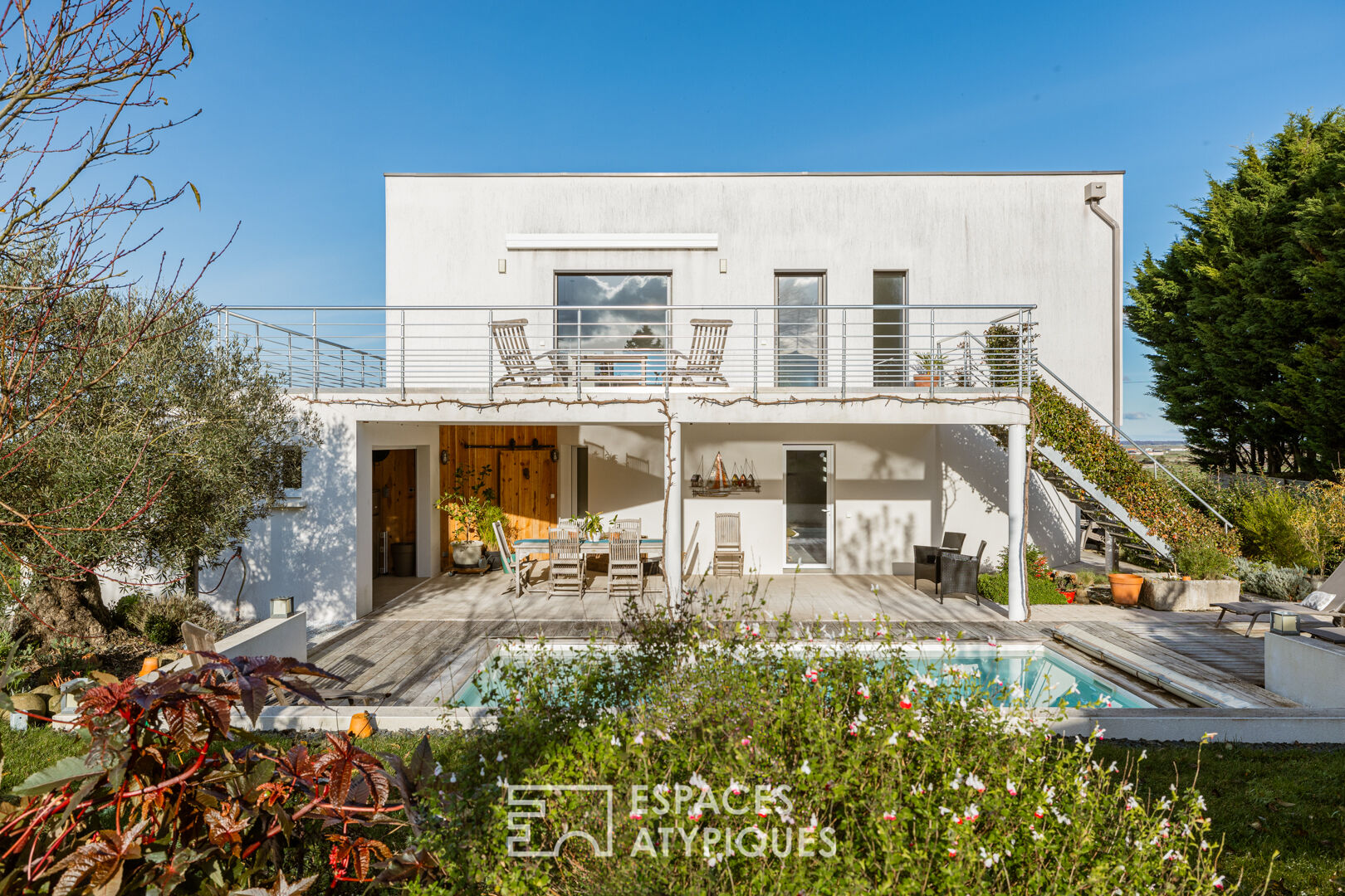 Elegant contemporary with contemplative view