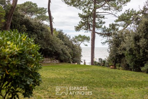 Élégance des années 30 : Demeure d’exception avec vue mer et accès plage