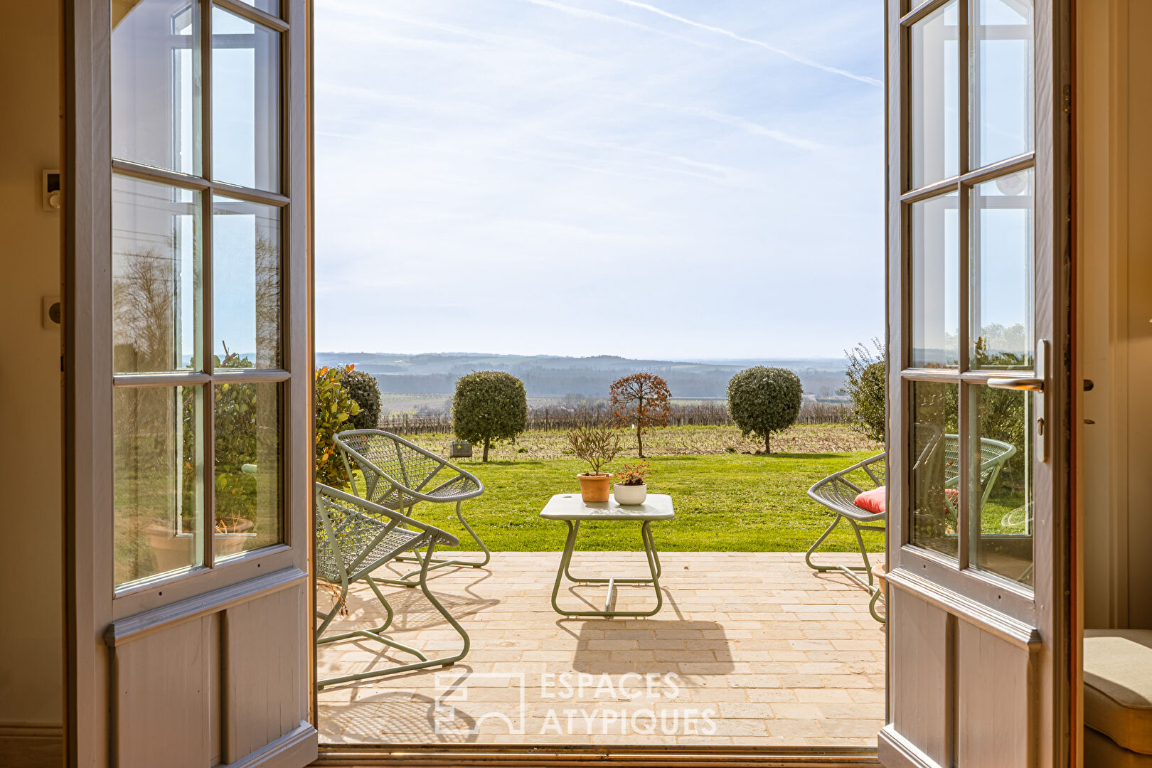 Family home with estuary view combining tradition and modernity