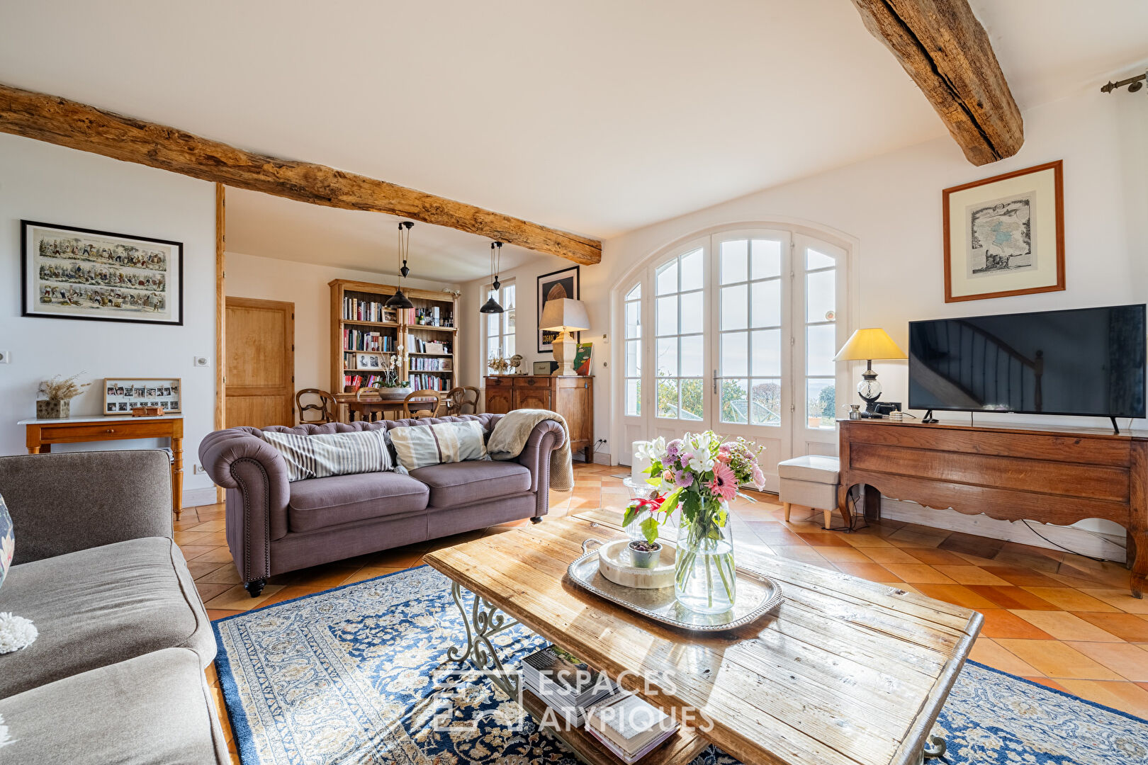 Family home with estuary view combining tradition and modernity