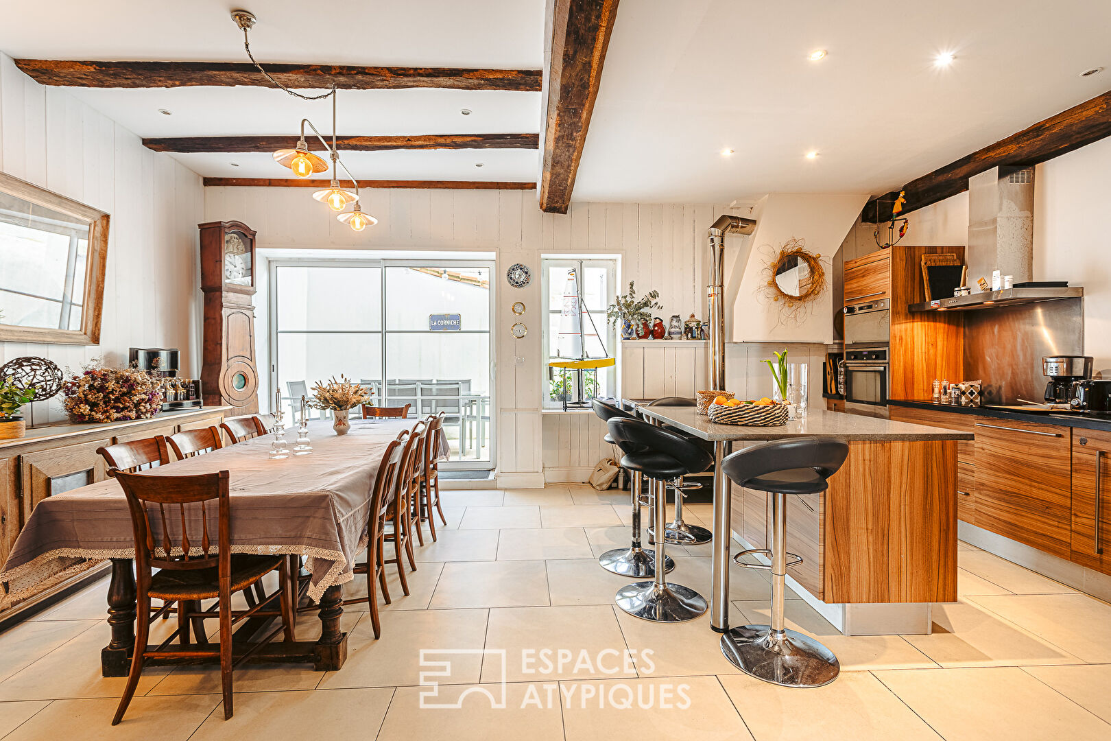 Authentic house in the heart of the village