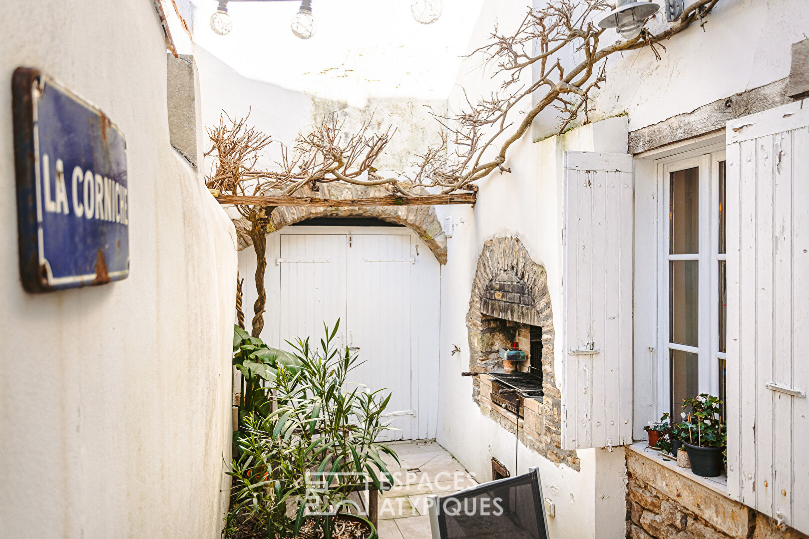 Authentic house in the heart of the village