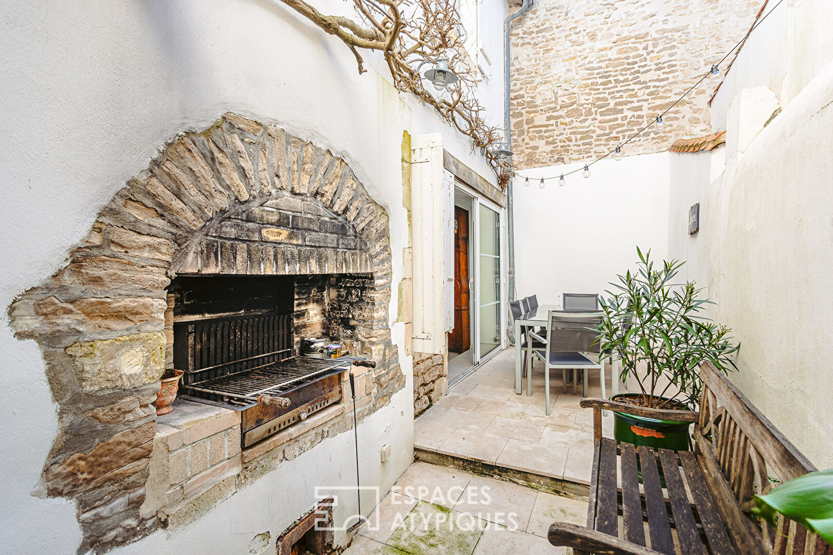 Authentic house in the heart of the village