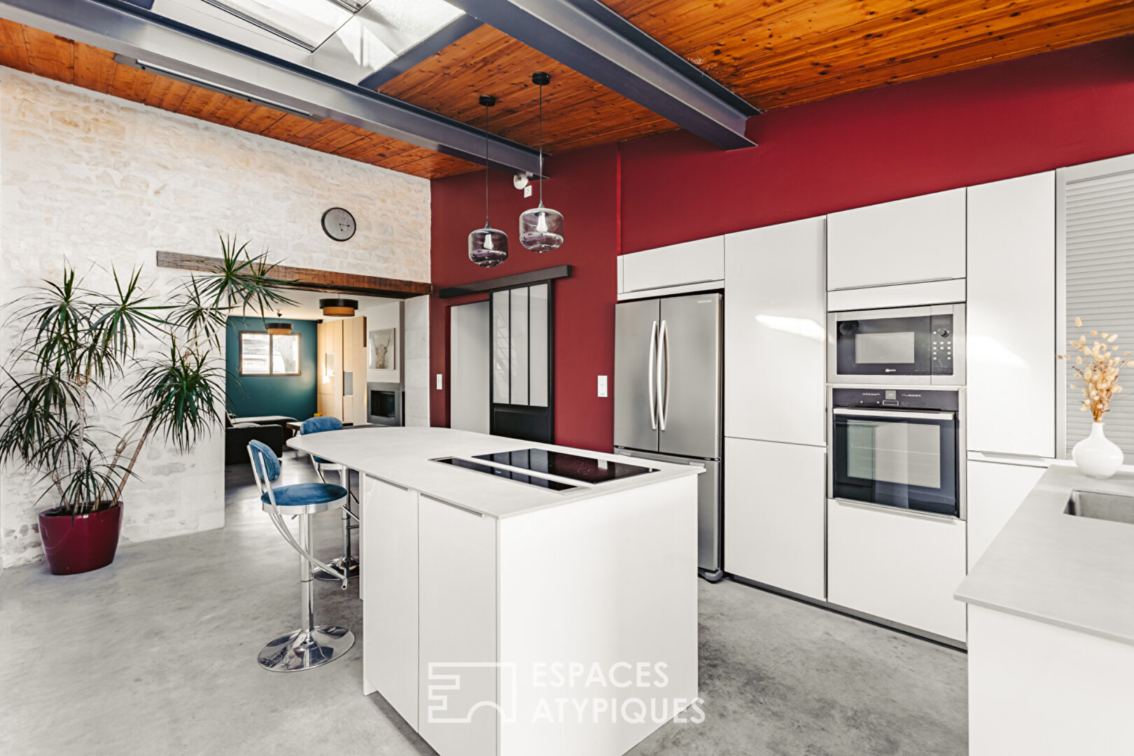 Former wine storehouse renovated in a loft style