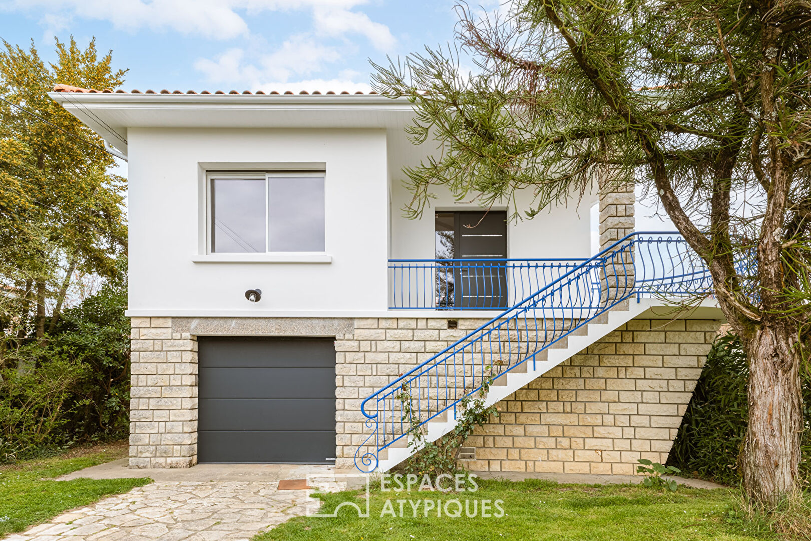 Renovated, bright and welcoming townhouse