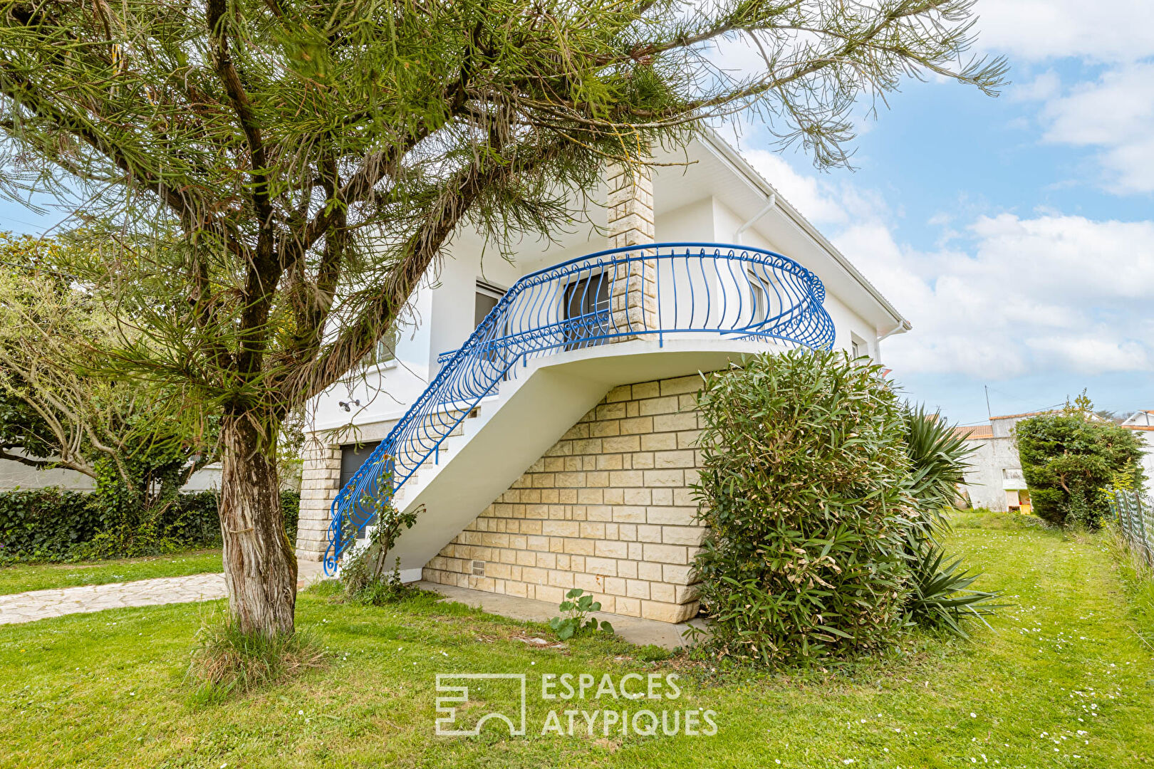 Renovated, bright and welcoming townhouse