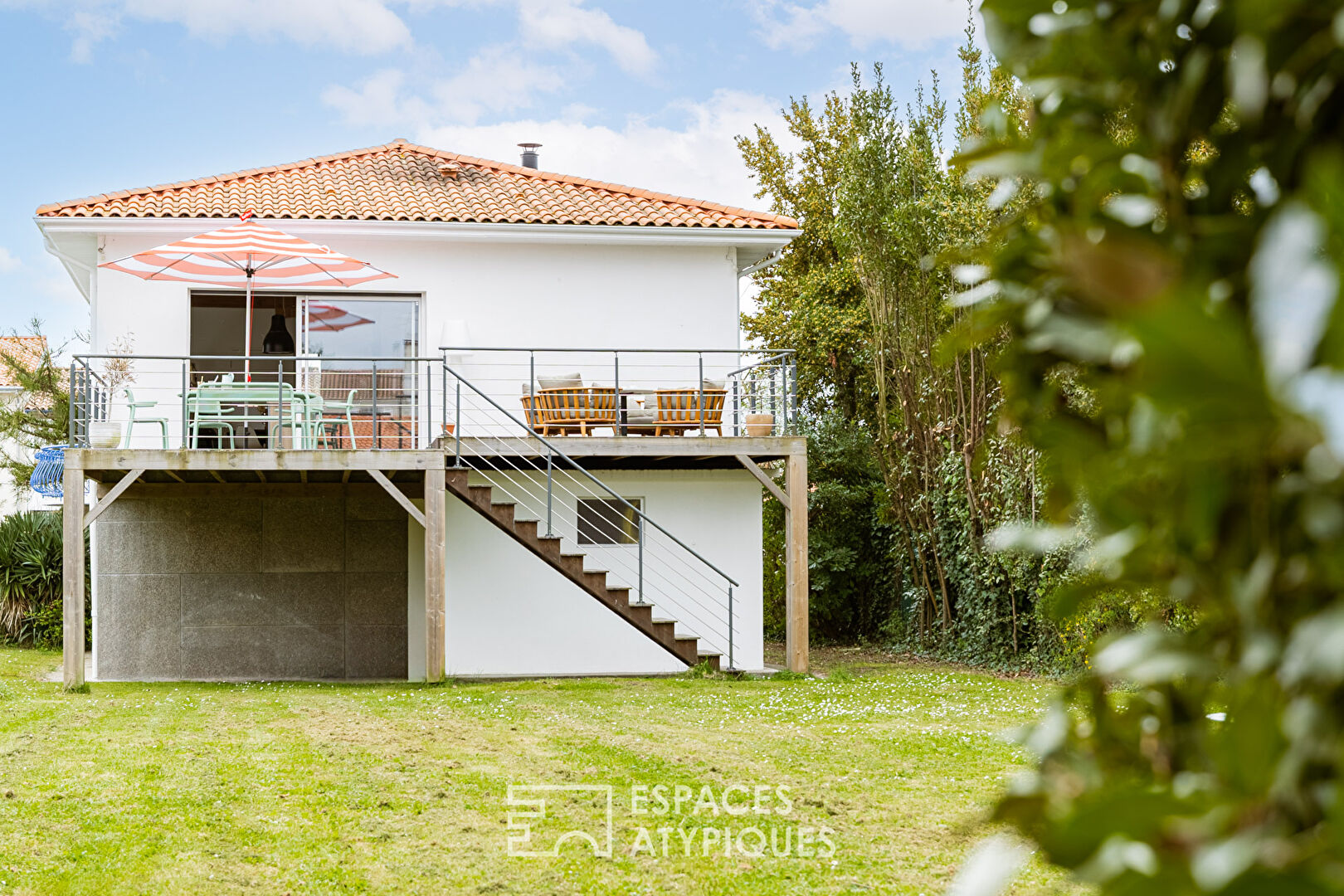 Renovated, bright and welcoming townhouse