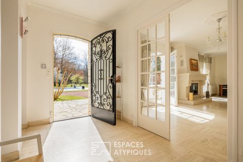 Elegance and serenity in the heart of a wooded estate with swimming pool and pool house