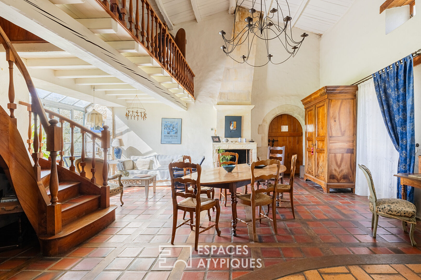 Property of character and charm in the peace of the countryside