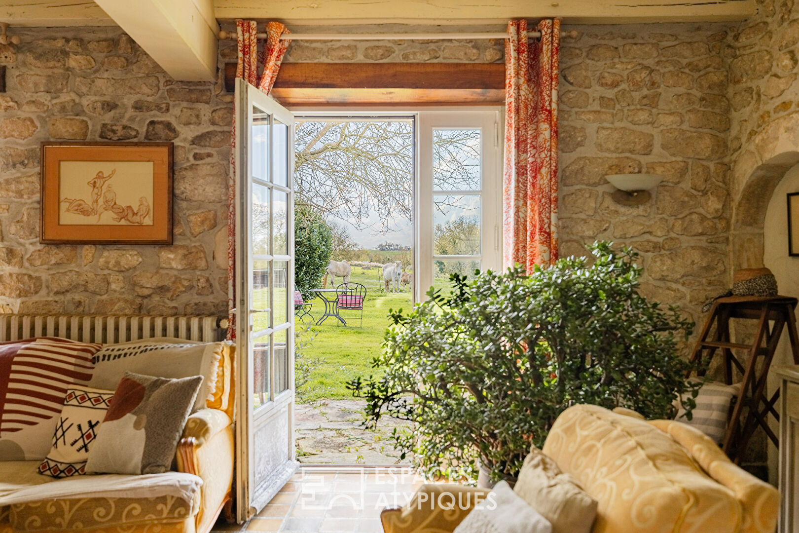 Property of character and charm in the peace of the countryside
