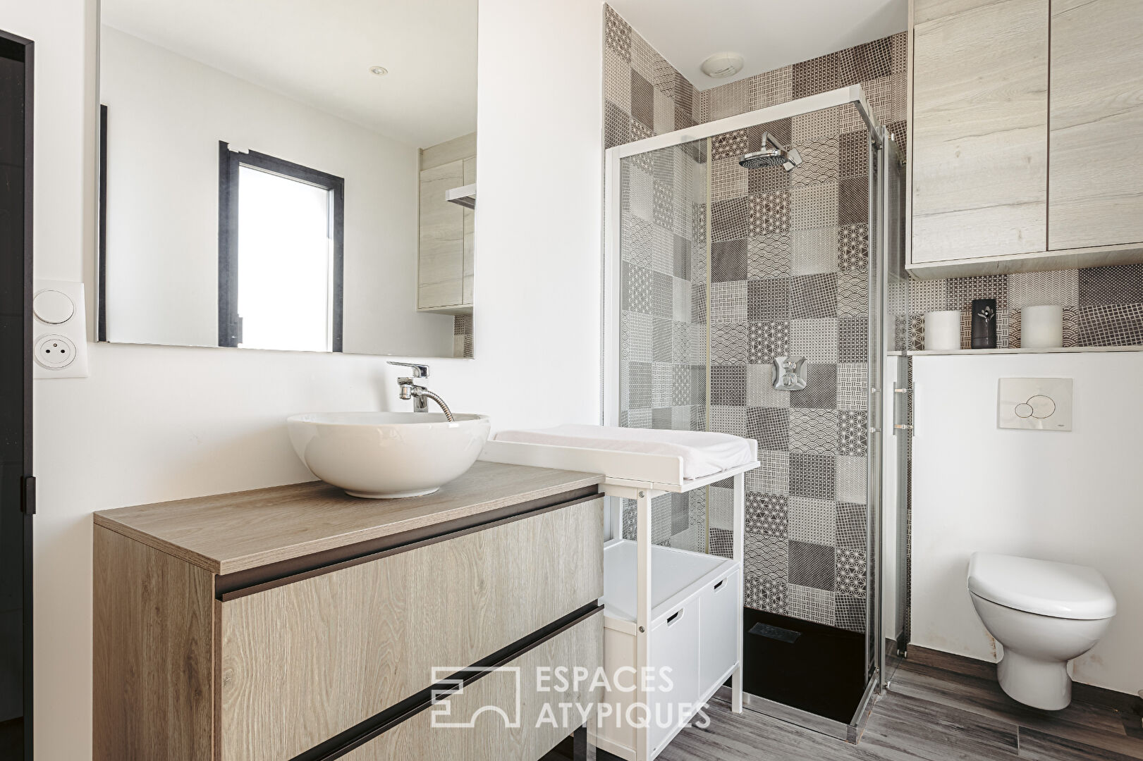 Contemporary with high-end services