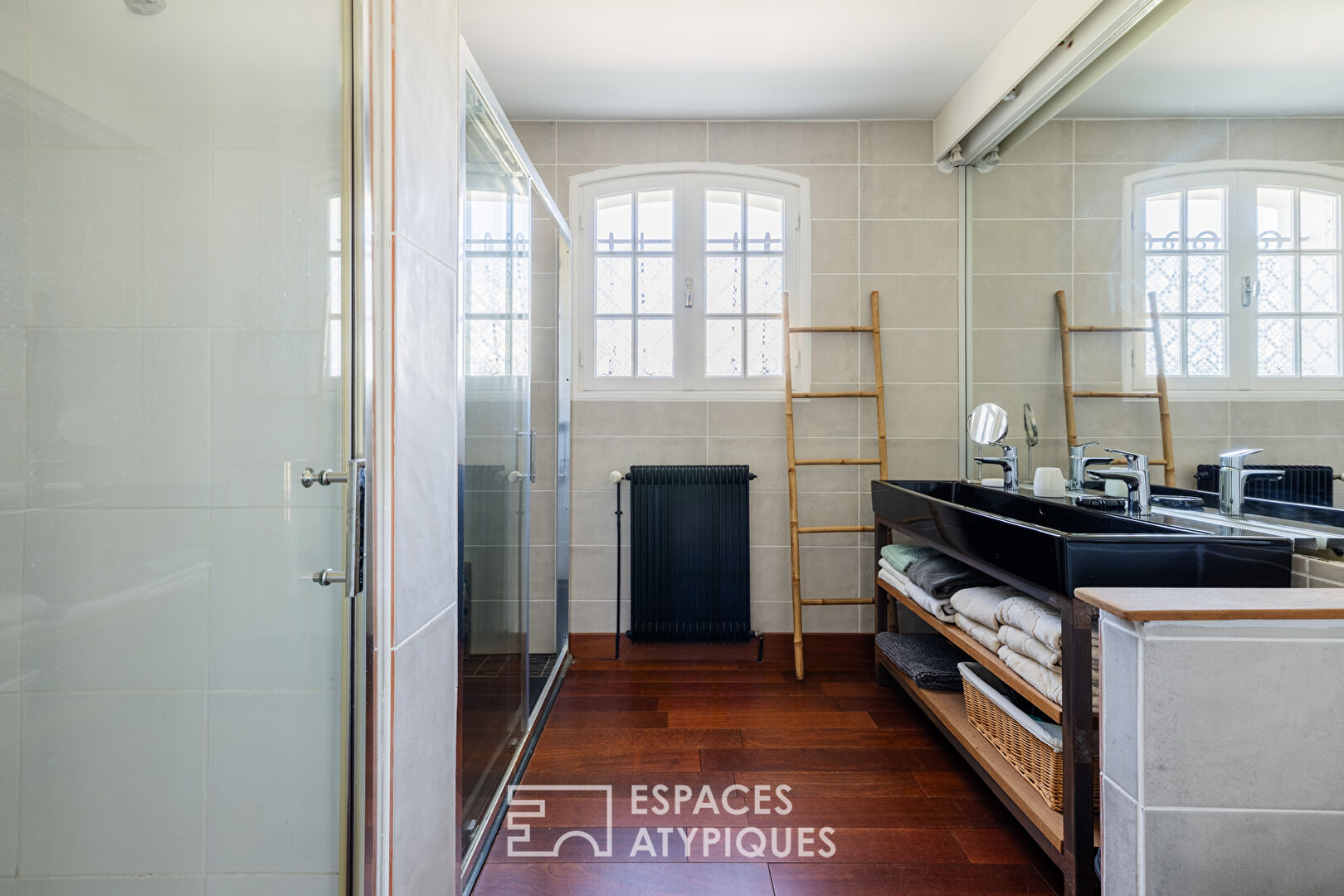 Maison lumineuse nichée dans un écrin de verdure entre plages et campagne