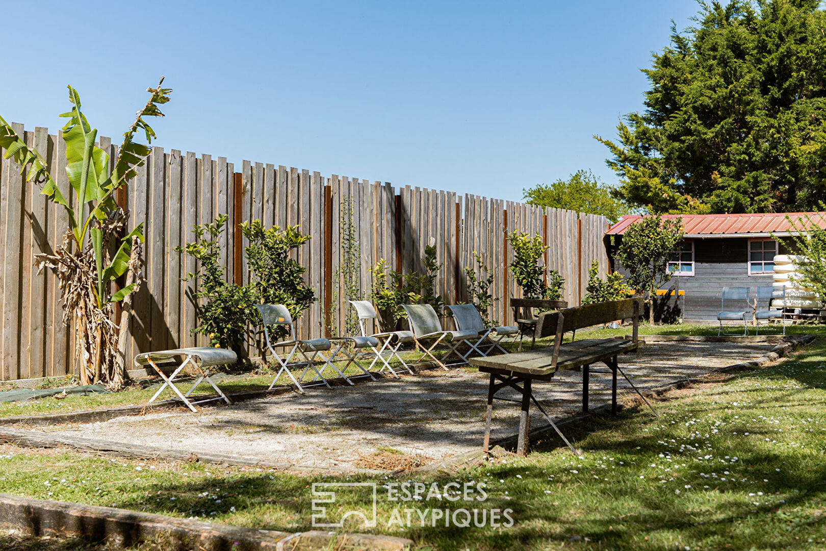 Maison lumineuse nichée dans un écrin de verdure entre plages et campagne