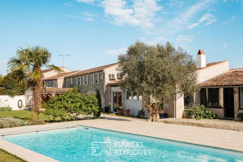 Charentaise and its landscaped garden in a privileged location