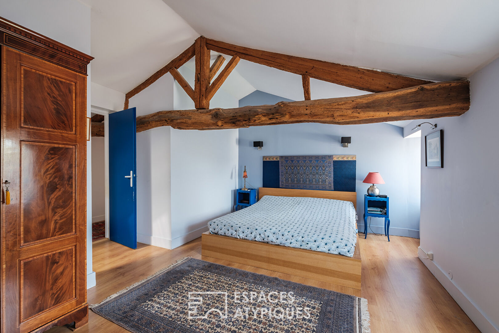 Charentaise and its landscaped garden in a privileged location