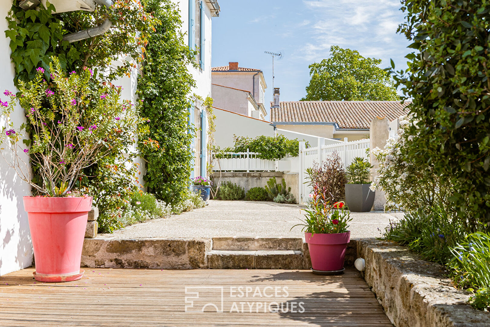 Flowery town house by the sea