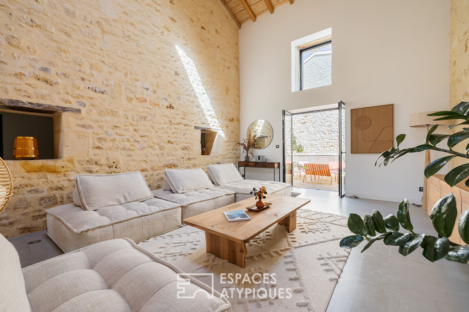 Grange rénovée en esprit loft
