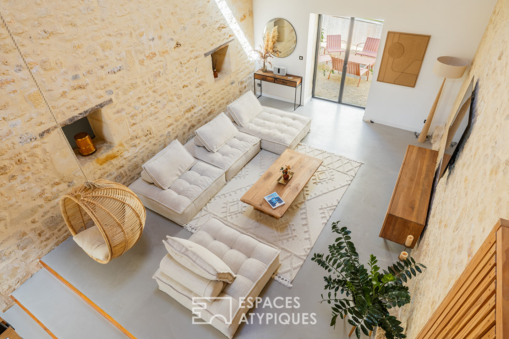 Grange rénovée en esprit loft