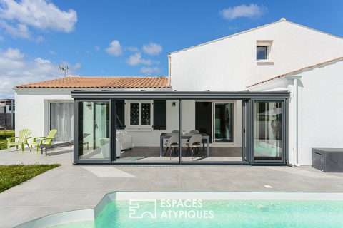 Family home and its swimming pool