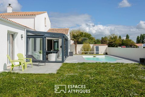 Family home and its swimming pool