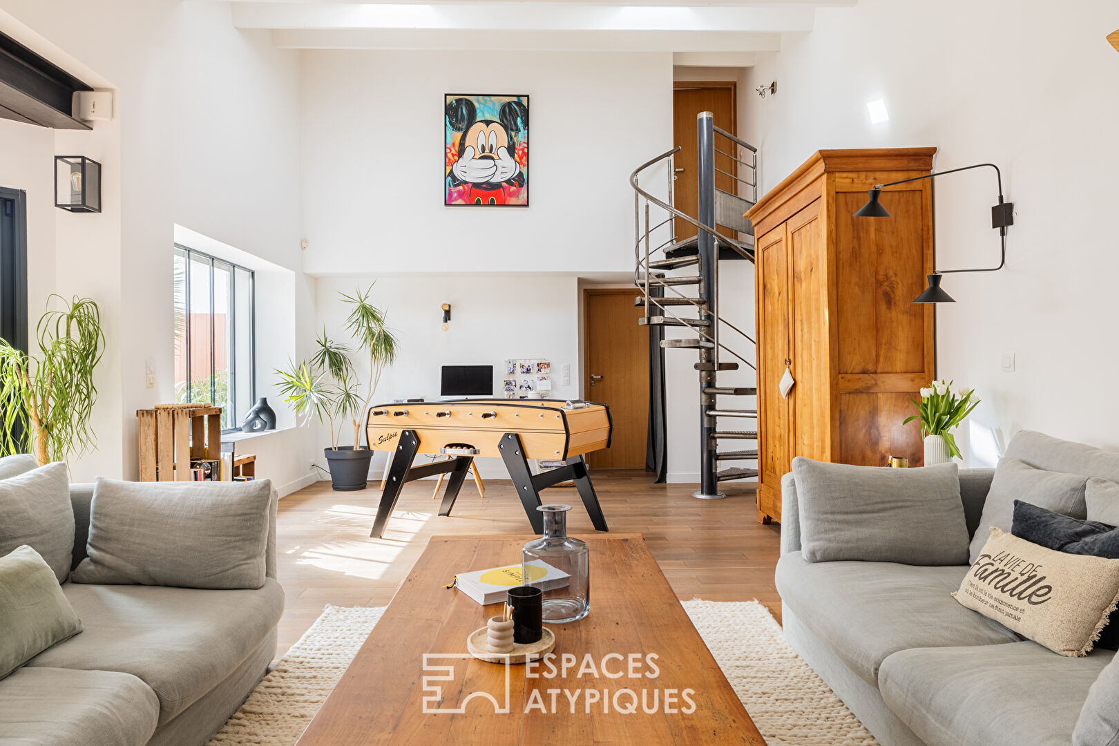 Un ancien chai familial sublimé en une lumineuse maison d’architecte