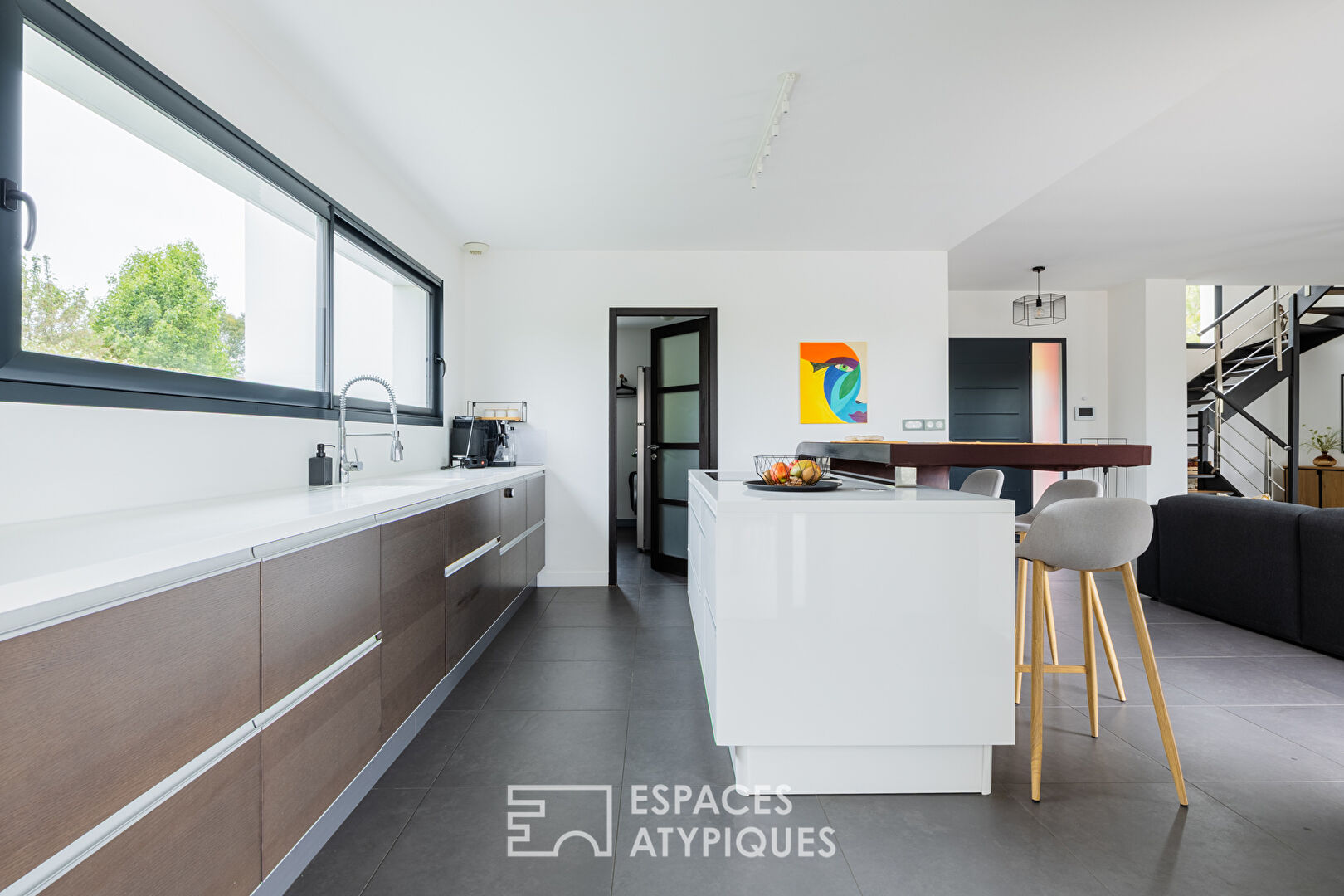 Villa contemporaine et sa piscine à débordement