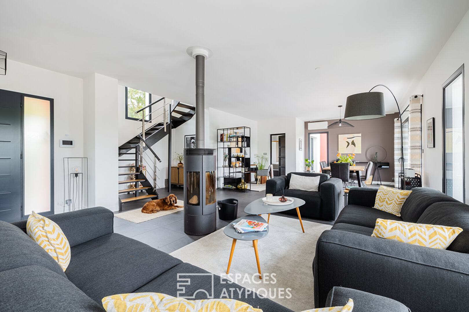 Villa contemporaine et sa piscine à débordement