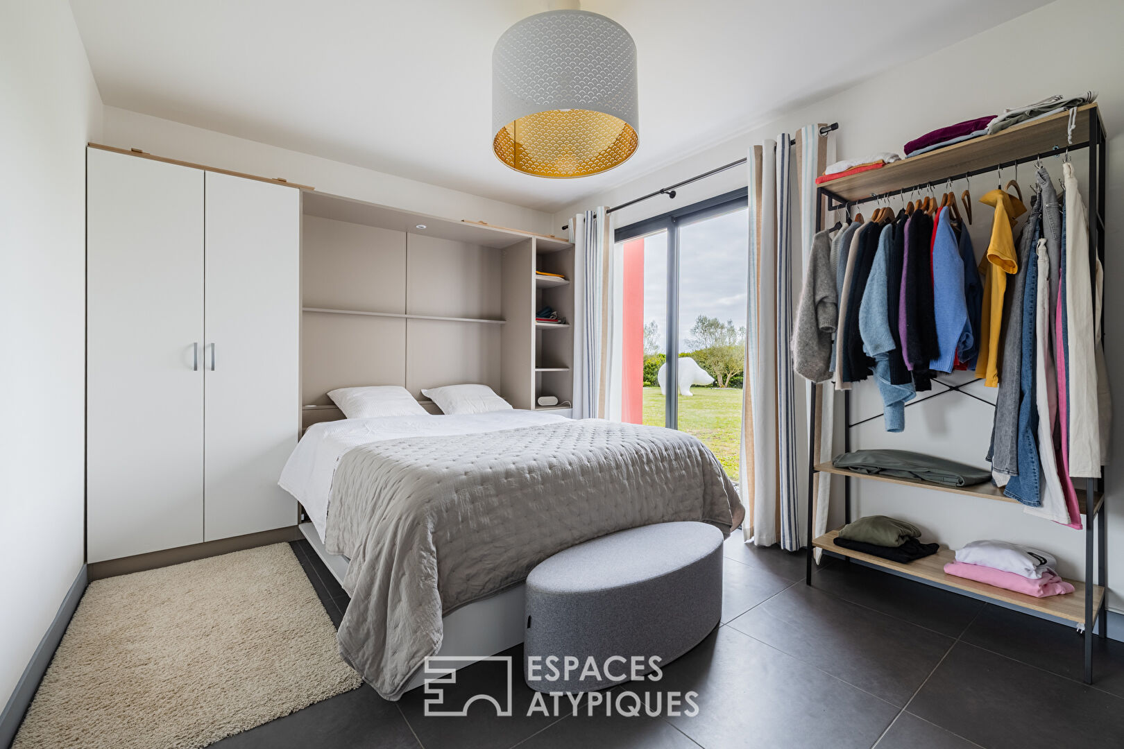 Villa contemporaine et sa piscine à débordement