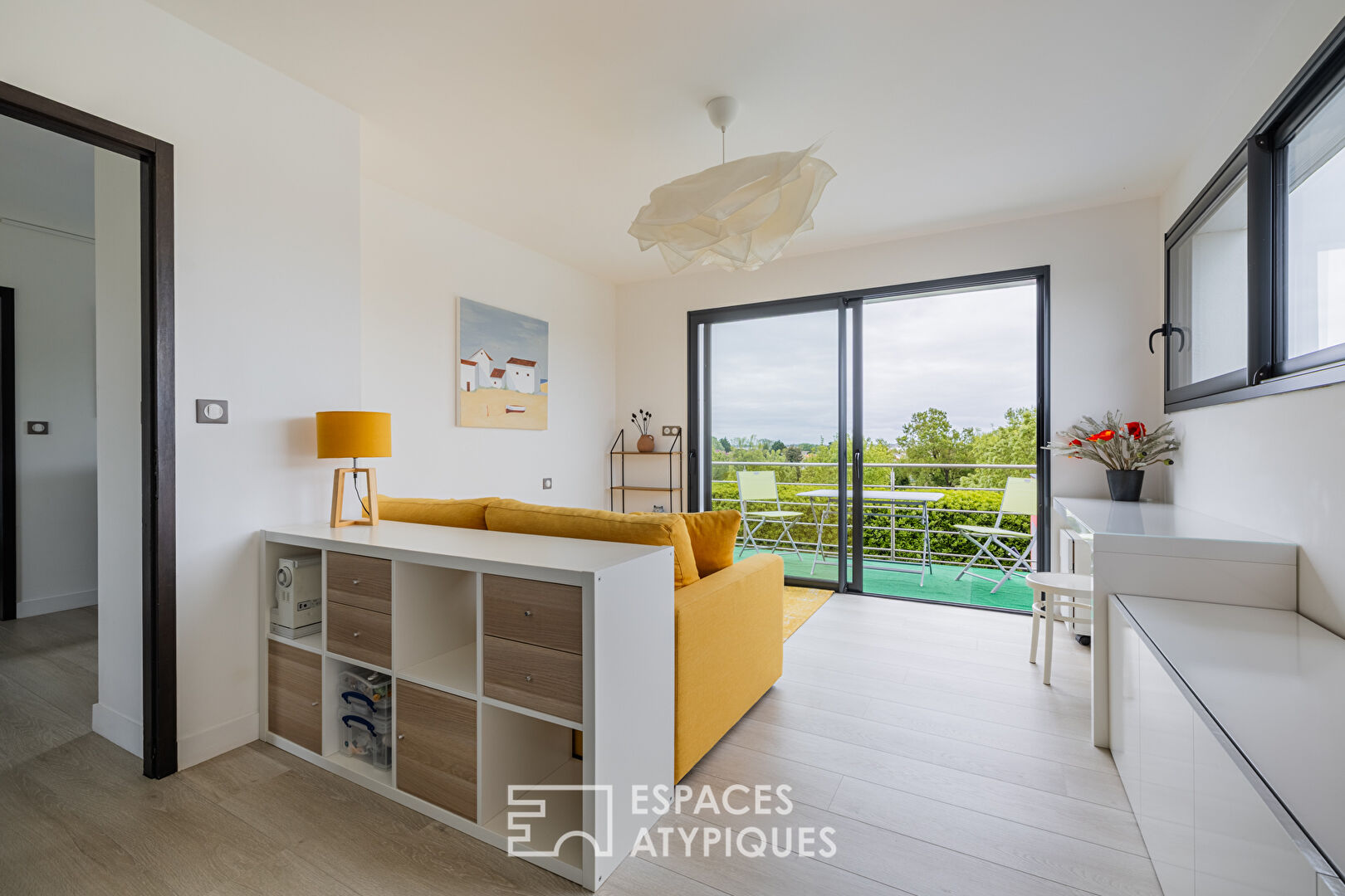 Villa contemporaine et sa piscine à débordement