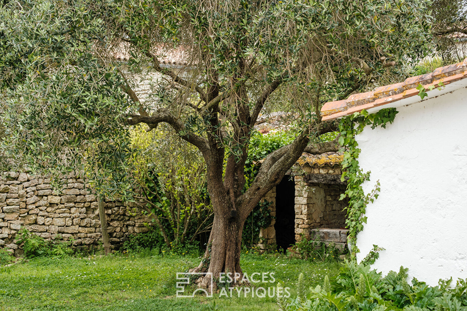 Charme et potentiel pour cette ancienne ferme au coeur du village