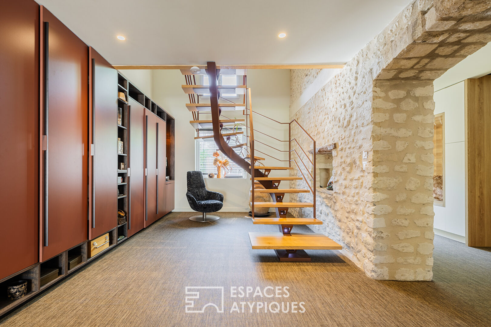Alliance between ancient architecture and contemporary modernity