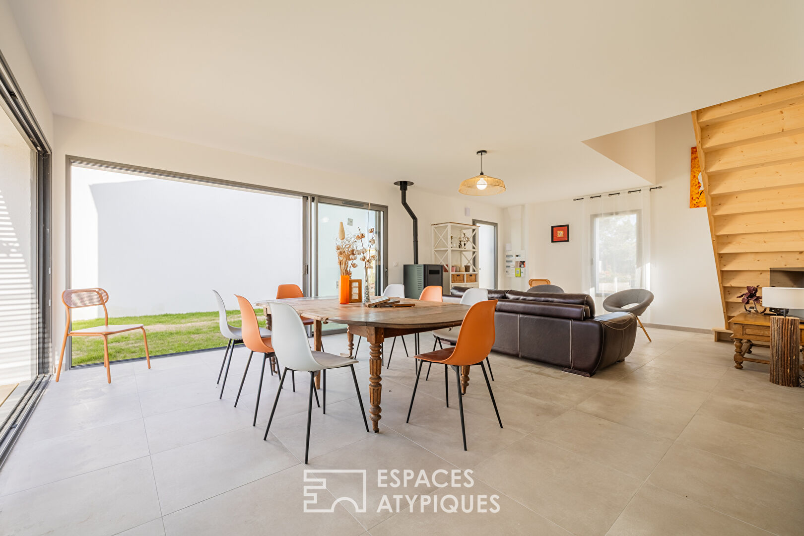 New villa, a haven of serenity on the edge of Saint-Denis, with garden and pool