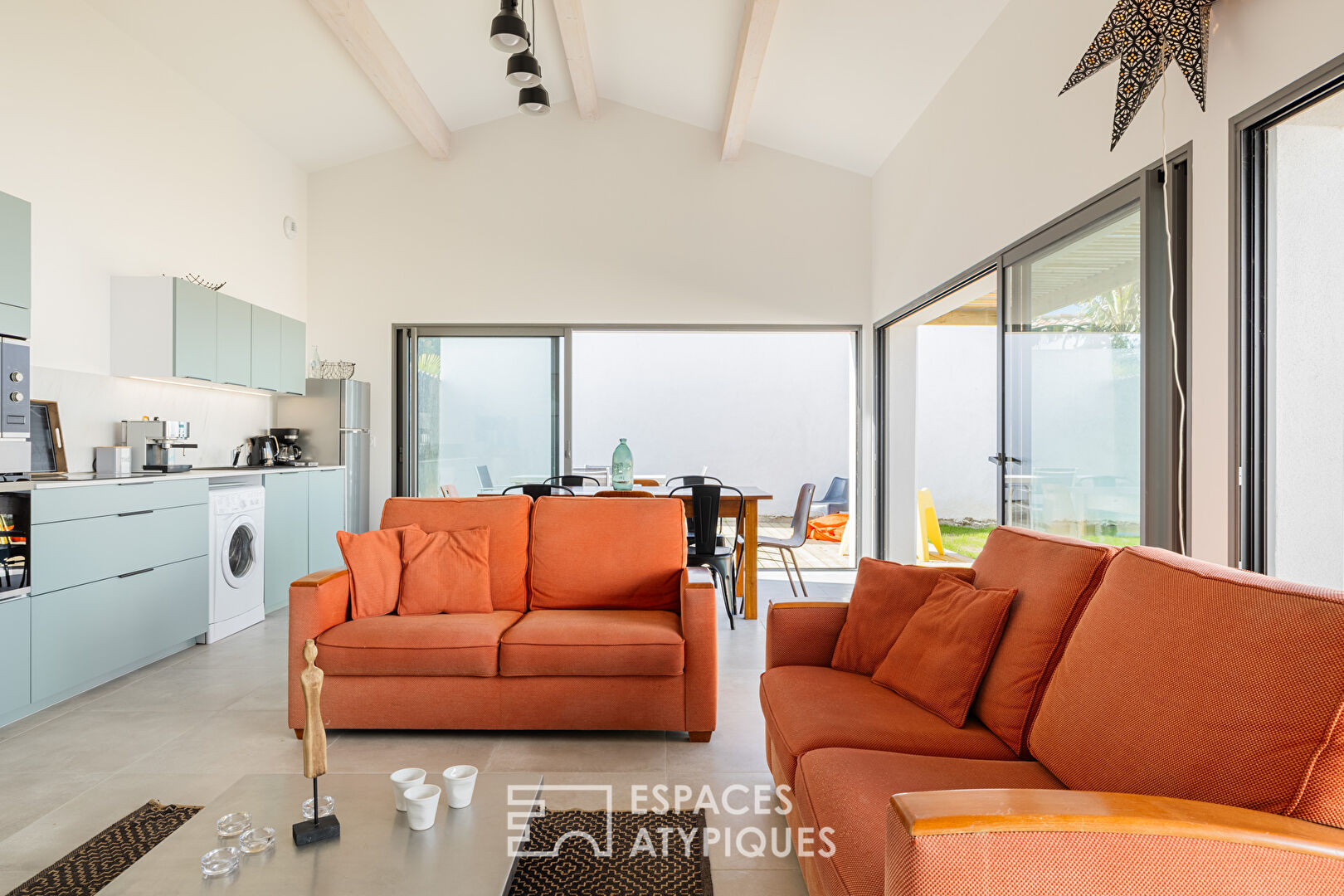 Parenthèse de charme neuve, avec jardin et piscine