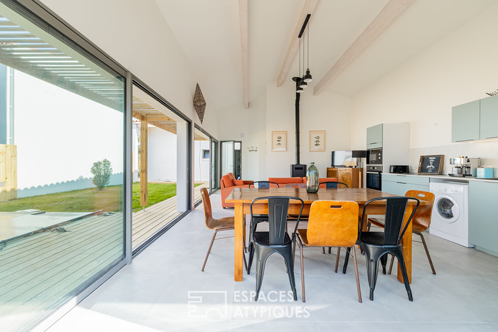 Parenthèse de charme neuve, avec jardin et piscine