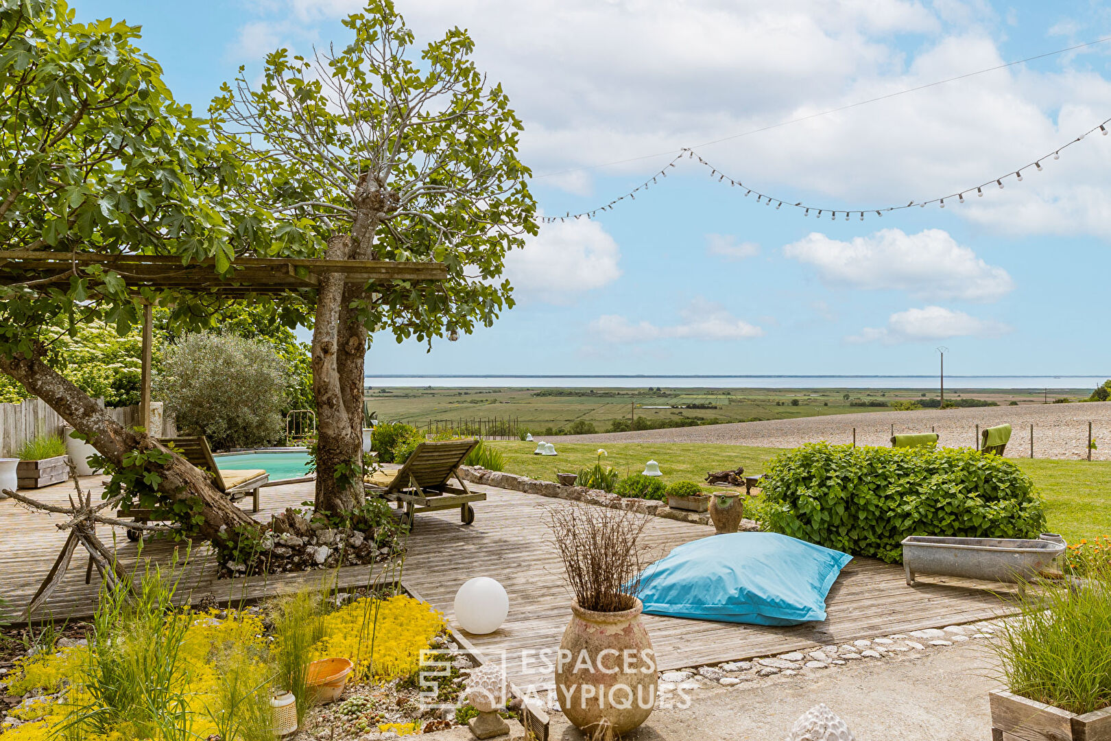 Îlot de calme à la vue exceptionnelle