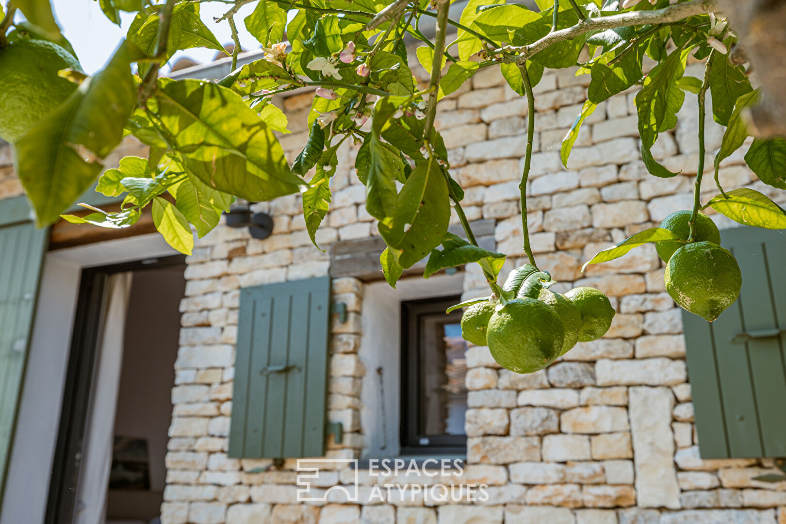 Villa aux airs de vacances entre vignes et plage