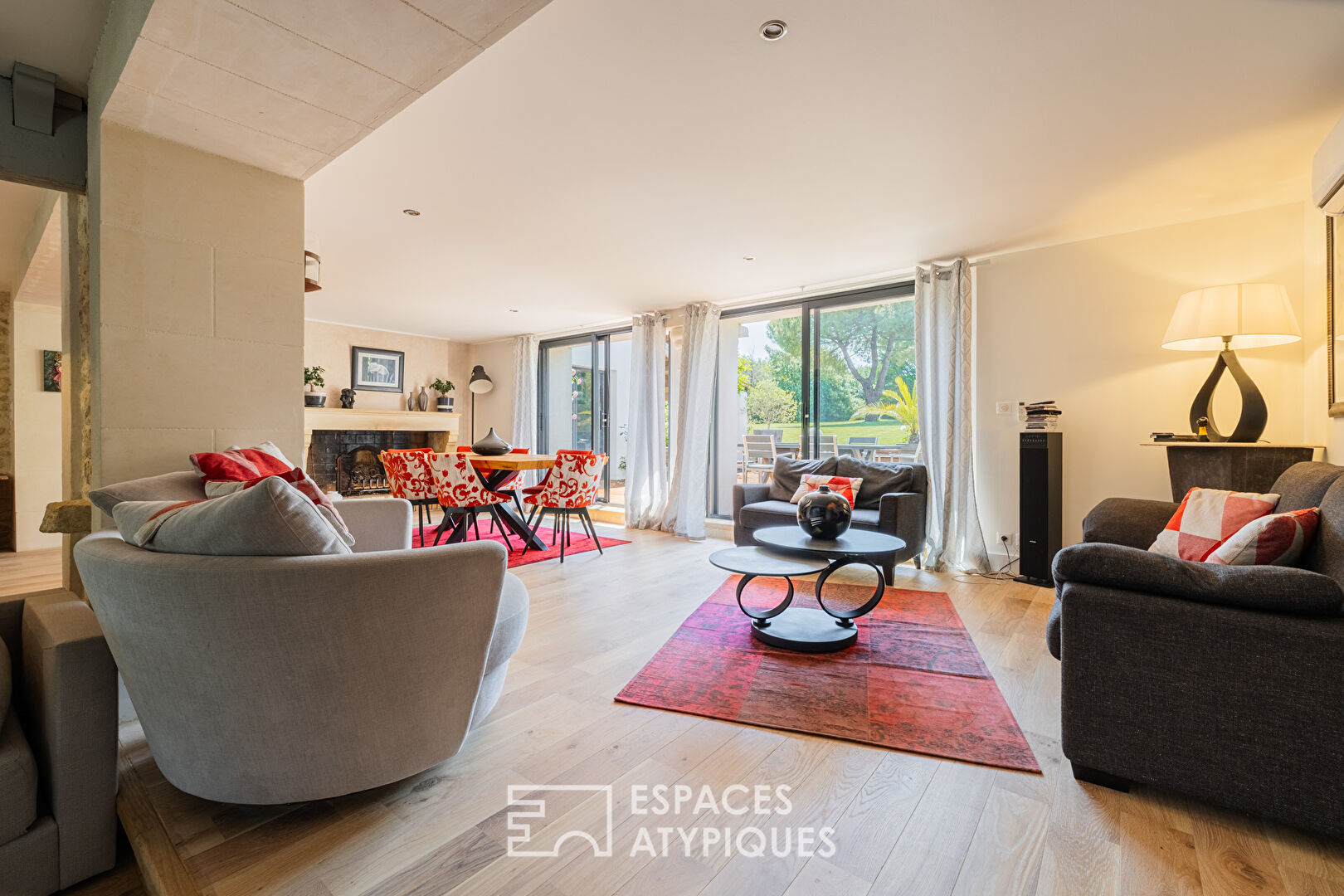 Maison de charme avec piscine et vue dégagée sur son parc