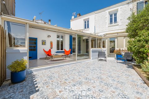 Charm and marine softness 50 meters from the ocean
