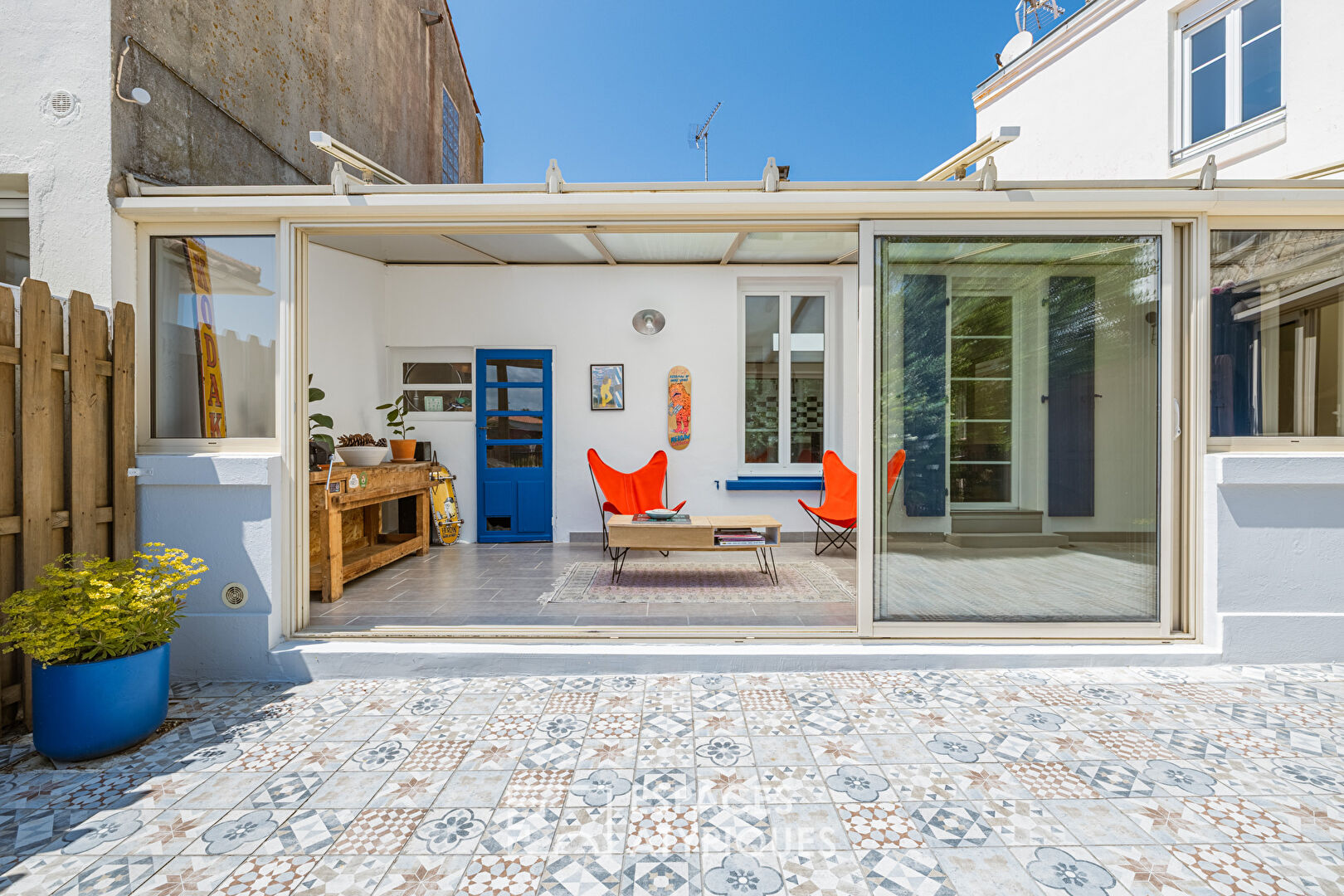 Charm and marine softness 50 meters from the ocean