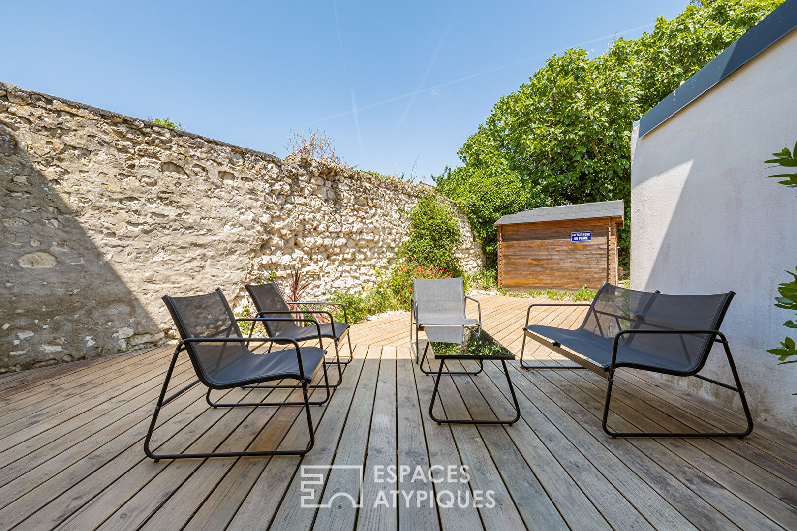 Charm and marine softness 50 meters from the ocean
