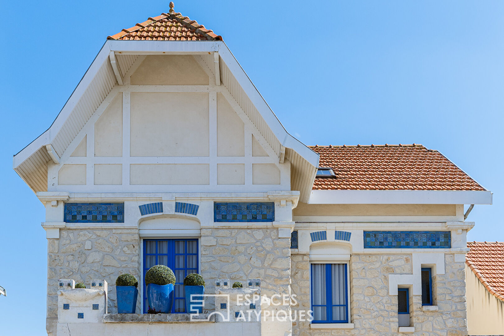 Art Deco villa in the Golden Triangle of Châtelaillon-Plage