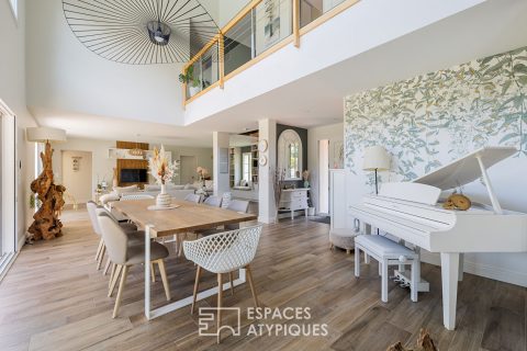 Contemporaine lumineuse dans un cadre bucolique